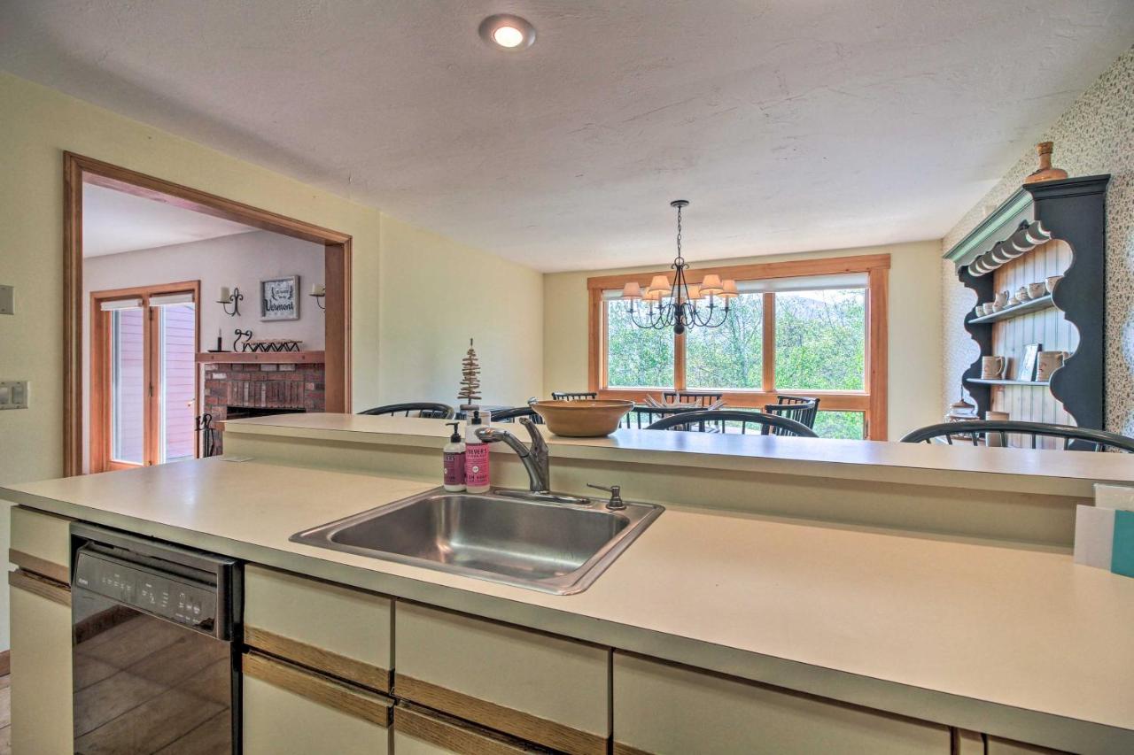 Timber Creek Townhome With 2 Decks And Mtn Views! West Dover Exterior foto